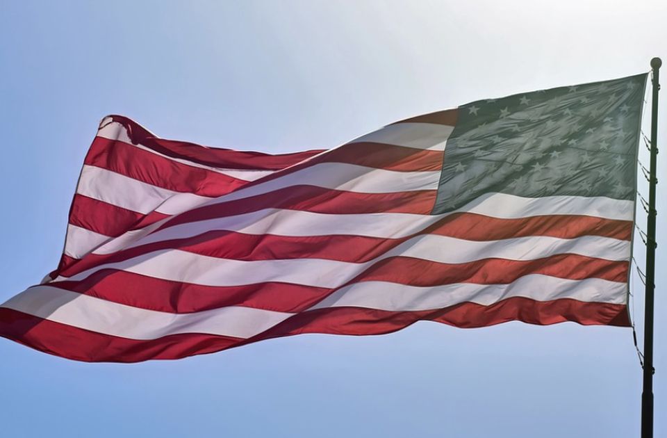 Jedna zemlja ima fabriku koja proizvodi zastave SAD za spaljivanje