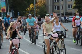 VIDEO, FOTO Novosadski biciklisti u Kritičnoj masi poručili: Ne odustajemo od borbe za bolji zakon