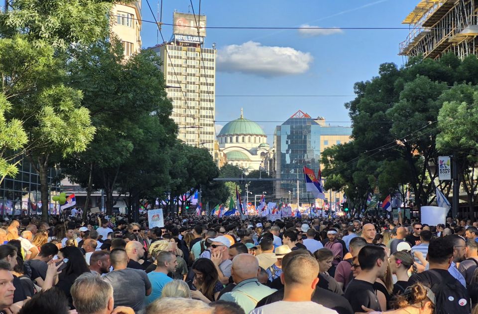 Španski mediji: Masovne demonstracije protiv autokratskog i korumpiranog Vučićevog režima Španski mediji: Masovne demonstracije protiv autokratskog i korumpiranog Vučićevog režima