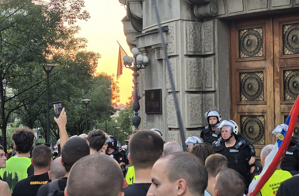 YUCOM: Reakcija policije neselektivna: Dovela je do povređivanja mirnih učesnika YUCOM: Reakcija policije neselektivna: Dovela je do povređivanja mirnih učesnika