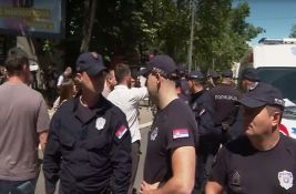 VIDEO: Još jedan pokušaj gaženja nakon što je automobil kod Pravnog u Beogradu udario starijeg čoveka