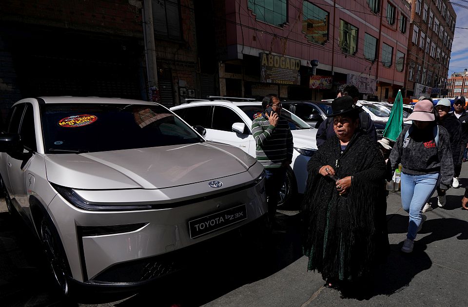 Zbog nestašice goriva i "smeća od benzina": Bolivija povećala uvoz električnih vozila