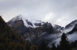 Tela petorice skijaša pronađena u švajcarskim Alpima, traga se za šestim