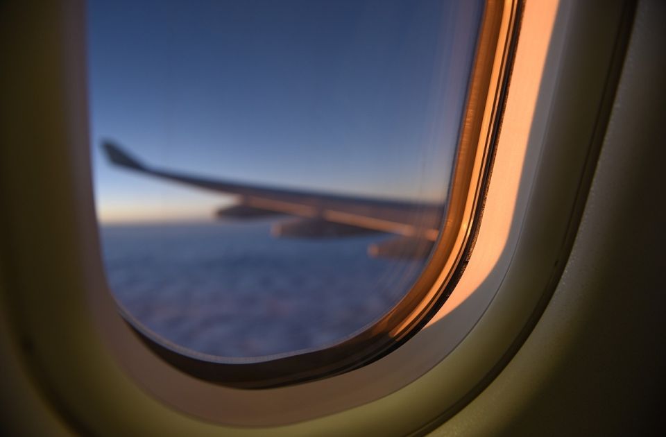 Avion prinudno sleteo zbog tuče pilota