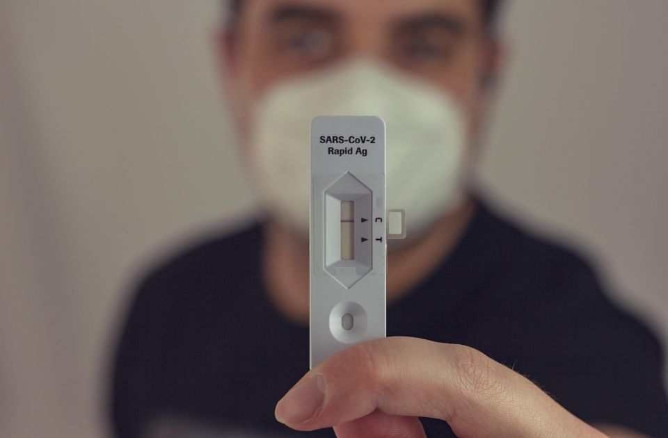 Nova studija pokazala: Kod hospitalizovanih zbog kovida rizik od smrti za dve godine veći skoro 70 odsto