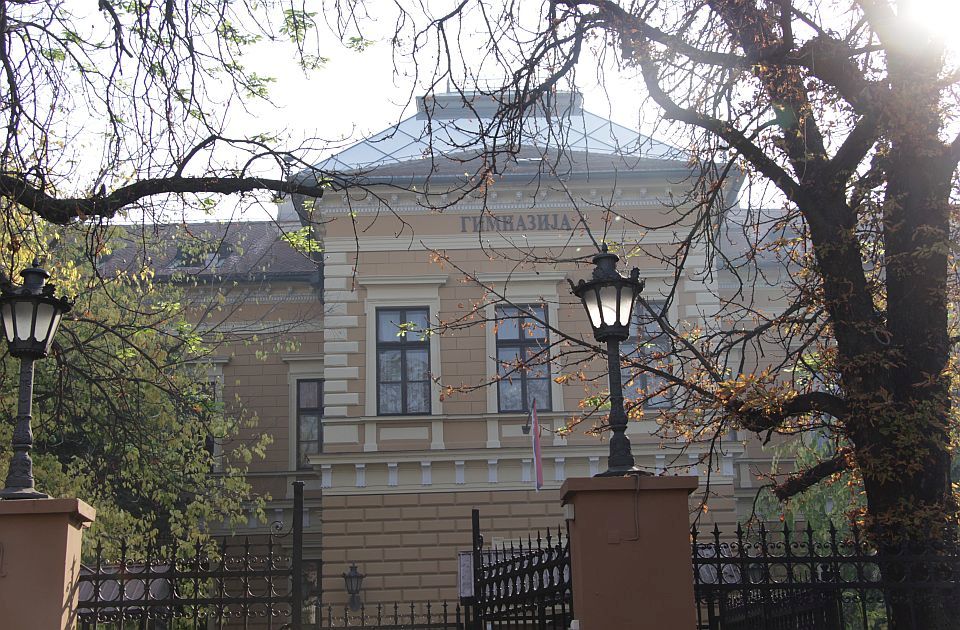 Roditelji: Đaci Jovine gimnazije na nastavi i po 12 sati dnevno, poslednji čas im se završava u 21h