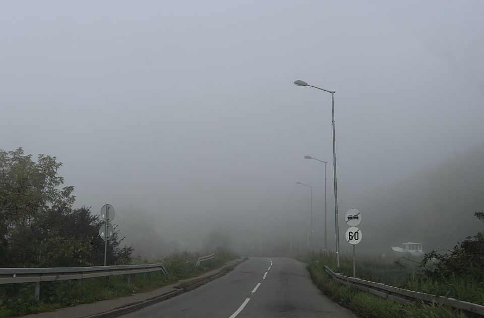 Oprez zbog magle, udes na ulazu u Srbobran: Šta se dešava u saobraćaju u Novom Sadu i okolini