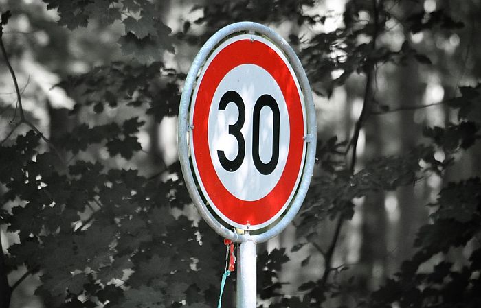 Moguće ograničenje brzine u gradovima na 30 km/h