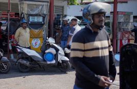 Šri Lanka proglasila sredu neradnim danom i ograničila kupovinu goriva po vozilu