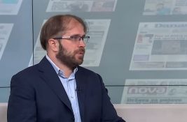 Politikolog Gogić: Boravišne dozvole znače početak integracije zdravstva i obrazovanja u kosovski sistem