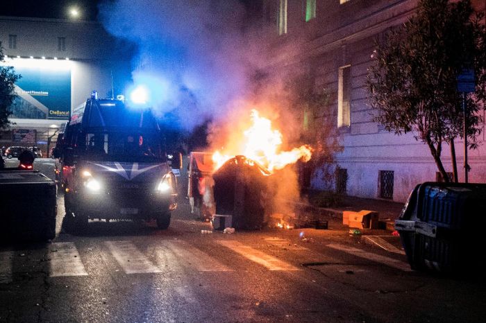 FOTO, VIDEO: Novi nasilan protest u Rimu zbog mera protiv virusa korona