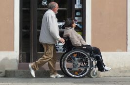 Građani ličnim donacijama obezbedili plate za personalne asistente u Novom Sadu