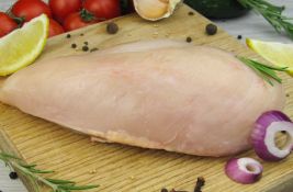 Novosađanka objavila sliku zelene piletine: Uprava za veterinu objašnjava zašto je meso te boje