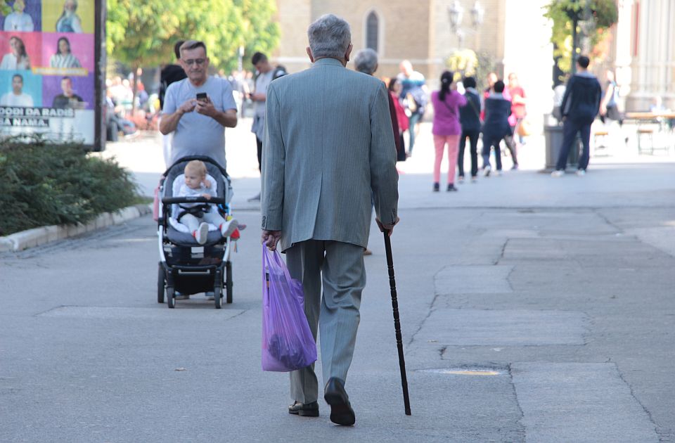 Starih ljudi na "socijali" sve više, veliki broj penzionera živi sa minimalnom penzijom