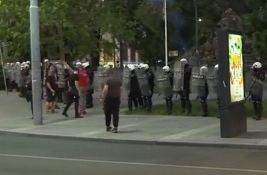  VIDEO: Incidenti oko Ćacilenda posle protesta, intervenisala Žandarmerija