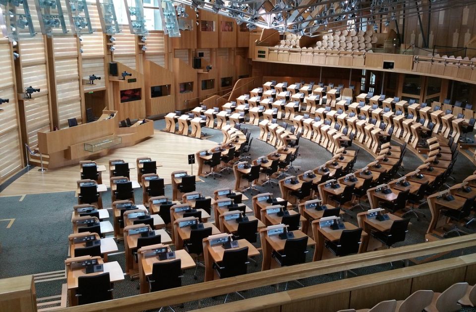 Škotski parlament na svom sajtu ukinuo pretragu poslanika po polu 