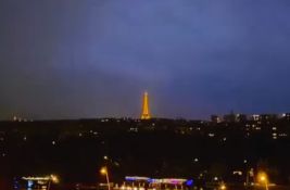 VIDEO Grom pogodio Ajfelov toranj u Parizu