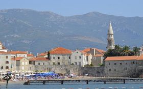 Budva čeka goste iz Srbije, inicijativa da se u državu ulazi i sa serološkim testovima