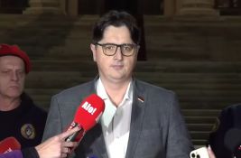 RTS: Narodni poslanik Mrdić osmi dan štrajkuje glađu ispred Skupštine