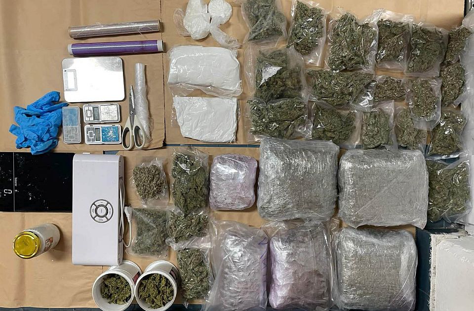 Novosađanin uhapšen zbog više od devet kilograma raznih droga: Marihuane, amfetamina, kokaina...