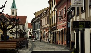 Na spomeniku žrtvama holokausta u Varaždinu osvanuli kukasti krst i simbol 