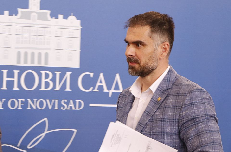 Godina Mićinovog mandata: Za opoziciju 