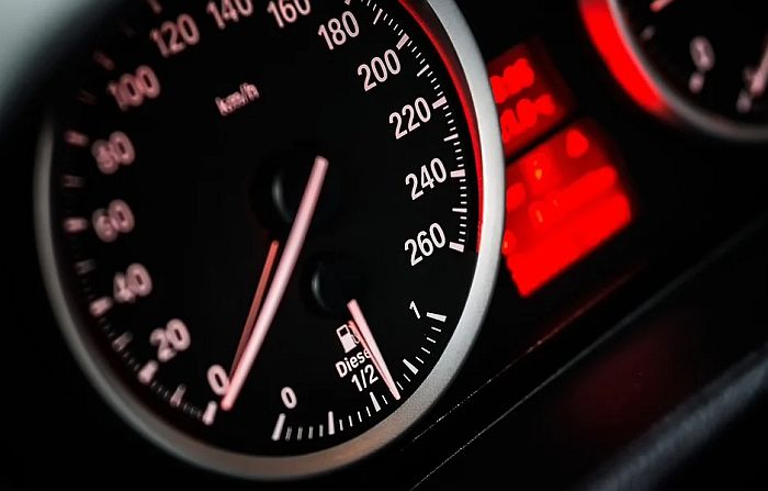 Autoputem kod Sremske Mitrovice vozili 236 i 246 km/h