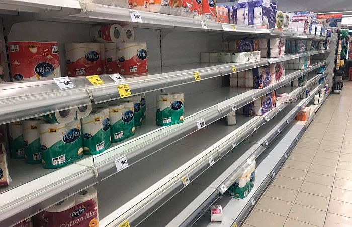 U Srbiji se za vreme pandemije najviše kupuju brašno, šećer i toalet papir, to čine mahom starija domaćinstva