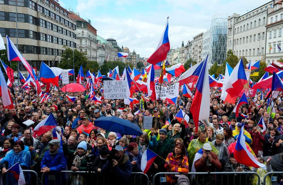 Antivladin protest čeških desničara u Pragu: Traže okretanje prema Rusiji