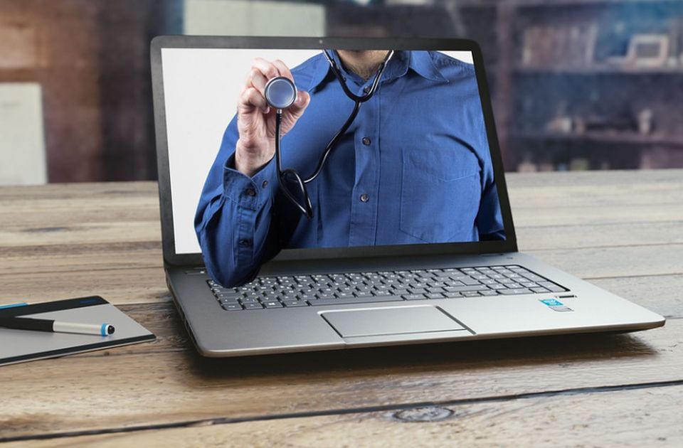 Četbotovi daju pogrešne informacije o zdravlju u polovini slučajeva