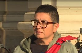 Majka iz Bečeja počela štrajk glađu: Traži od nadležnih pomagalo za svog sina - da može da prati nastavu