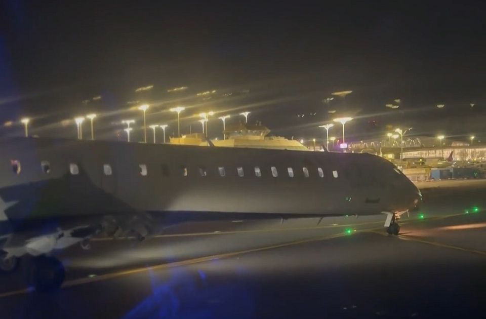 VIDEO: Stjuardesa povređena u sudaru dva aviona na pisti u Njujorku
