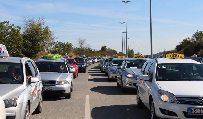 Za kupovinu novih taksija odobreno 700 zahteva, taksisti odustaju zbog spore procedure i pada prihoda