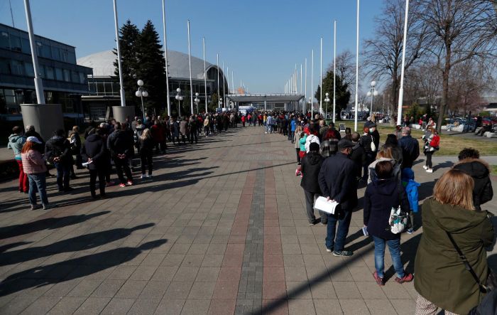 Ujedinjeni protiv kovida kritikovali vakcinaciju stranaca u Srbiji i postavili osam pitanja