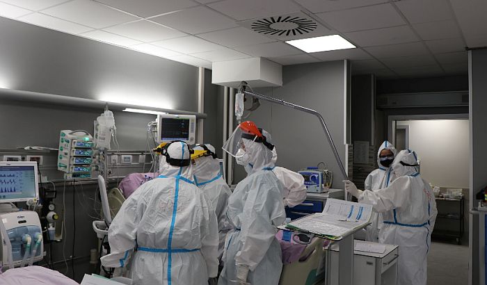 Korona u Srbiji: Preminule još 34 osobe, više od 4.200 novozaraženih