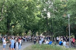 FOTO, VIDEO Veliki broj građana u Kampusu pred obeležavanje deset meseci od pada nadstrešnice