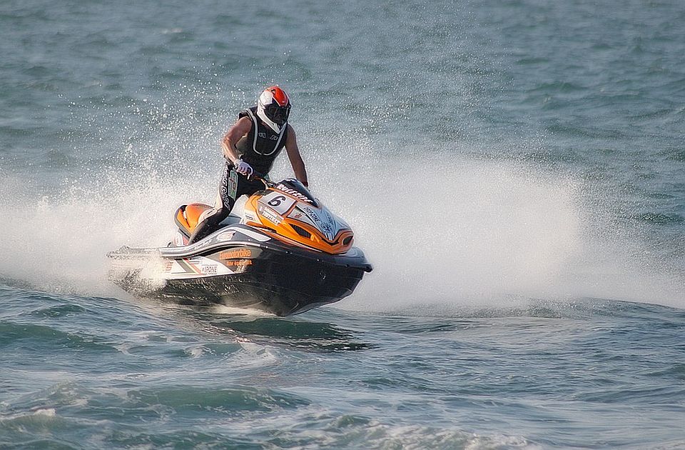 Gradonačelnik mesta na Azurnoj obali traži zabranu skutera na vodi: Bučni su, bahati i zagađuju Gradonačelnik mesta na Azurnoj obali traži zabranu skutera na vodi: Bučni su, bahati i zagađuju