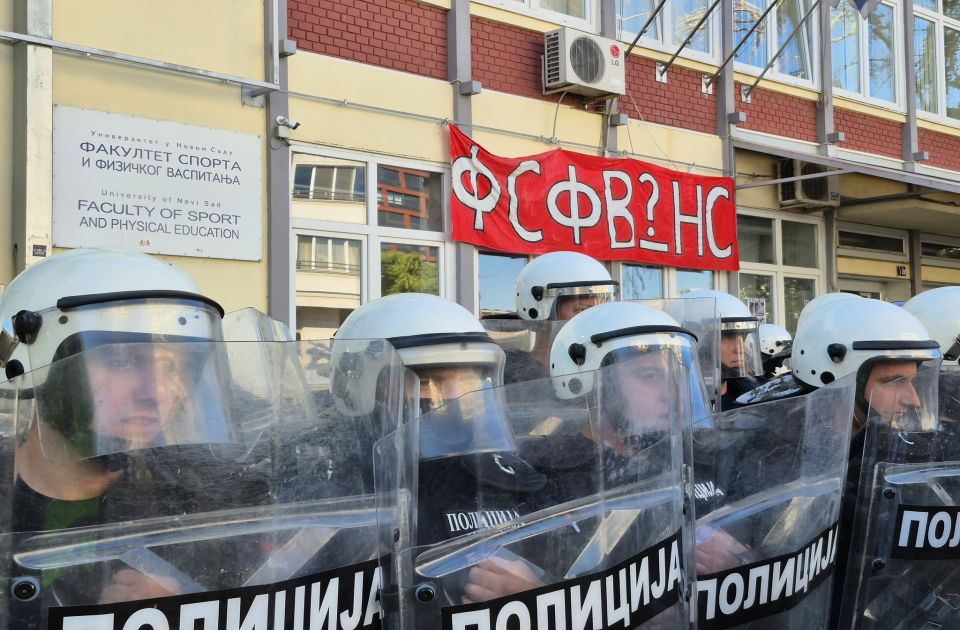 Slobodan univerzitet o situaciji na DIF-u: Još jednu instituciju u kampusu preuzela policija Slobodan univerzitet o situaciji na DIF-u: Još jednu instituciju u kampusu preuzela policija