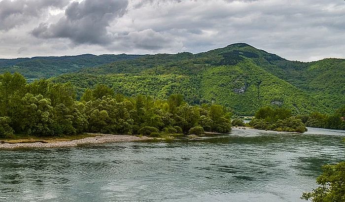 Političari profitiraju na krivoj Drini i uništavaju prirodu