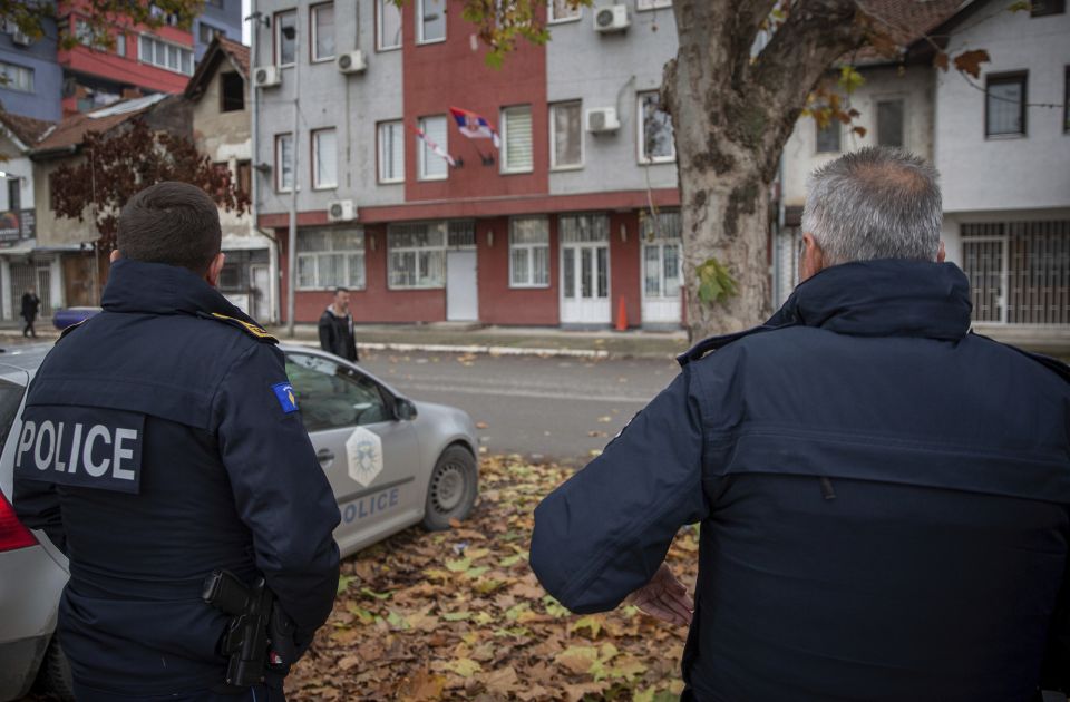 Identifikovane dve osobe povezane s aktiviranjem ručne bombe u Severnoj Mitrovici 