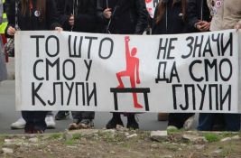 Jednodnevni bojkot nastave u Novom Sadu zbog štrajka glađu Dijane Hrke, Milomira Jaćimovića i njegovog sina