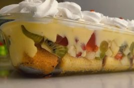 Voćni kolač sa pudingom od vanile bez pečenja