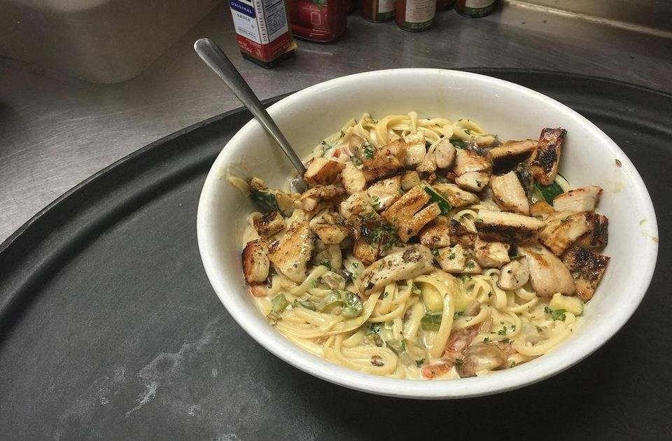 Brza pasta sa piletinom i povrćem