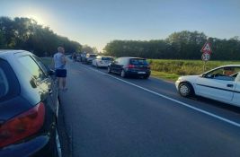 Blokiran ulaz u Bački Petrovac, zbog batinaša u mestu otkazan protest