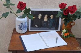 FOTO, VIDEO Beograđani odali počast muzičkoj porodici: Sveće i cveće za Gabi Novak, Arsena i Matiju Dedića