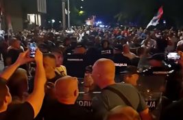 Protest studenata i građana danas kod prostorija SNS u Vrbasu: 