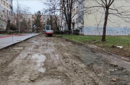 FOTO: Počelo uređenje parkinga u Ulici Đule Molnara, radovi će trajati mesec dana