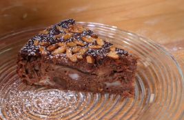 VIDEO: Nemojte bacati stari hleb - napravite ovaj sjajan desert 