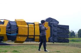 VIDEO: Napravio džinovsku robotsku ruku - i njome uništio 