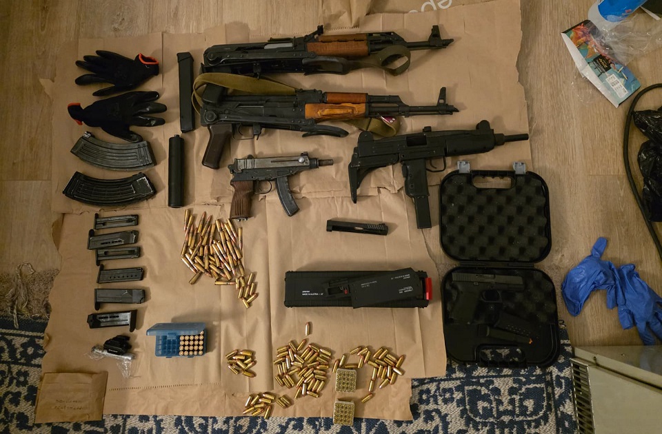 Uhapšene tri osobe u Beogradu: Pronađeni oružje, droga i eksploziv